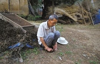 淮河癌癥村村民跪求縣長(zhǎng)打井