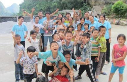 ��h������W(xu��)���������Єӡ��F(tu��n)�֧�̵��c�ǏV���ό����Rɽ�h��կ�l(xi��ng)¡��С�W(xu��)��7��18��������?y��u)麢�ӂ��e�k��Ȥζ�\�ӕ�������������K������^��������������Ŀ������ʮ�֟��ҡ��\�ӕ���Ļ����֧����c���ӂ��_�ĺ�Ӱ��