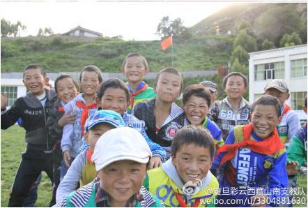 7��14�գ����⵽�����·�����ٹ���֮��6�������(f��)����W(xu��)����֧�υf(xi��)��(hu��)��֧���(du��)�K�ڵ��_(d��)��(sh��)�`������ɽ�ϼӲ�h�����l(xi��ng)����С�W(xu��)��֧�̹�������չ�_(k��i)���D��ȴ����r(sh��)��С�W(xu��)��������ӭ���(du��)�T���ĵ���(l��i)��