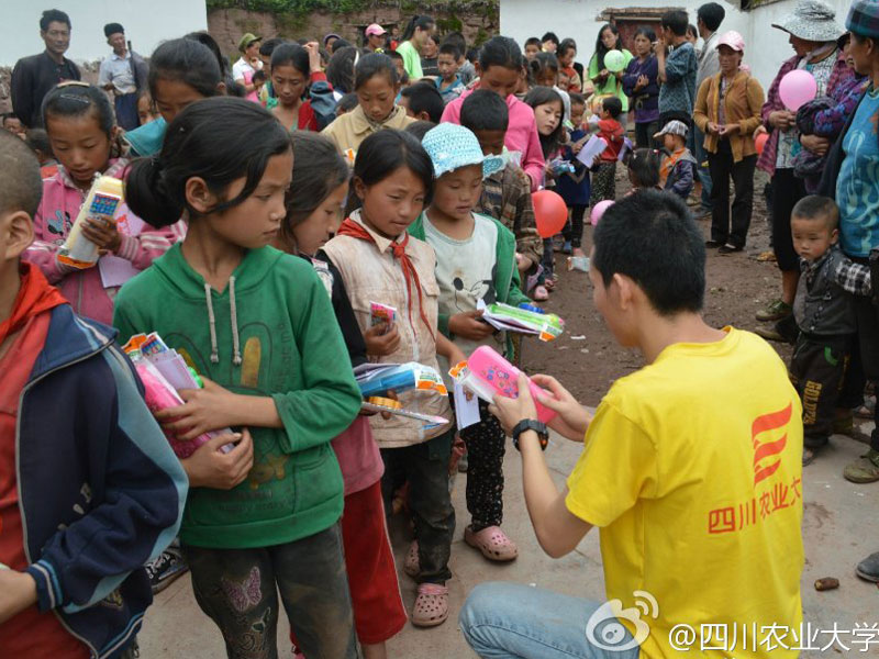 7��28������(j��ng)�v��2����С�r��ɽ·���Ĵ��r(n��ng)�I(y��)��W����·ꖹ⡱�F꠻I���Đ������Y��꠆T�ʹ���Ĺ�ͬŬ�����\���˴���K���͵��˺��ӂ���������