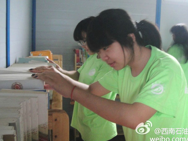 7��20�����巿����Đ��ĕ��ݽK��������ʯ�ʹ�W(xu��)У��ӛ�߈F꠆T����Ŭ���²����ꮅ���D��һ��꠆T������D���^����¶������ϲ��Ц����