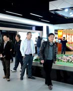 晉江城市展館　　晉江城市展館大樓位于世紀大道西側(cè)，于2004年12月動工建設，地上四層、地下一層，總建筑面積為18645平方米，項目總投資為7500萬元。