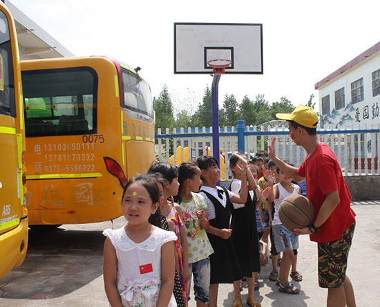 ϹI(y)W(xu)(jng)(j)Q(mo)׌W(xu)ԺϵPhж(hu)(sh)`(du)ʡƽɽPhѦ(zhn)ӜϴӢСW(xu)_(ki)չ֧̻(dng)ekӢСW(xu)һȤζ\(yn)(dng)(hu)׌W(xu)w(hu)Wƥ˾D־Ը߽oW(xu)ĄŃ