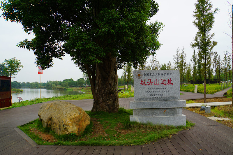 ^ɽzַHЇ(gu)l(f)F(xin)(ni)SĹųַ߀u(png)Ї(gu)ʮ°l(f)F(xin)Ї(gu)20o(j)100(g)Ŵl(f)F(xin)֮һzӰ־ۣ