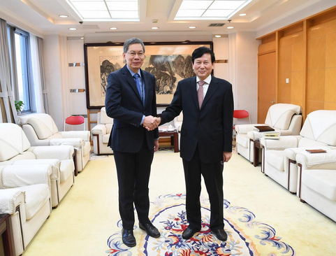 人民日?qǐng)?bào)社社長(zhǎng)、總編輯庹震會(huì)見(jiàn)新加坡駐華大使呂德耀一行