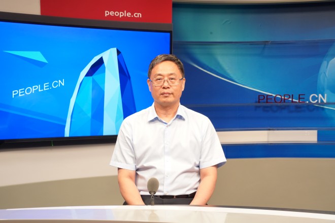 中國(guó)藝術(shù)研究院院長(zhǎng)、黨委副書記周慶富做客人民網(wǎng)。張力洋攝