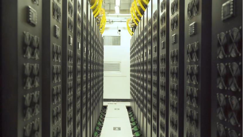 貴安超算中心內(nèi)的機房。人民網(wǎng) 陽茜攝