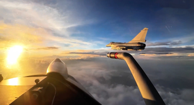 在雲(yún)端！感受殲10飛行員的感受